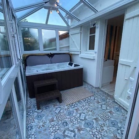 Maison De Plage Avec Spa/Jacuzzi A 250 M De La Mer La Tranche-sur-Mer Exterior photo